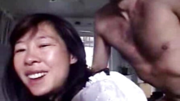 Una donna video casalinghe hard bionda viene presa a cucchiaio sul lettino da massaggio dal massaggiatore