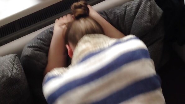 Il ragazzo scopa la MILF con grandi noci di cocco sul video porno italiani casalinghe letto aiutandola ad ammazzare il tempo