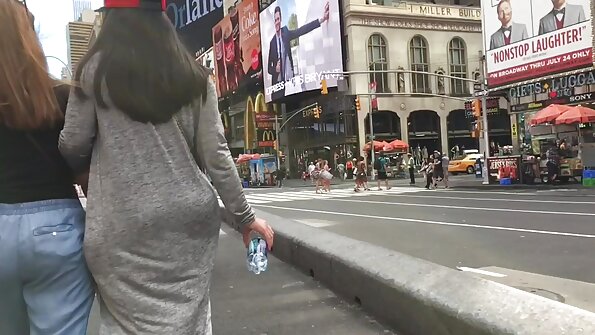 Bionda con capezzoli appuntiti viene penetrata sul film hard casalinghe italiane letto