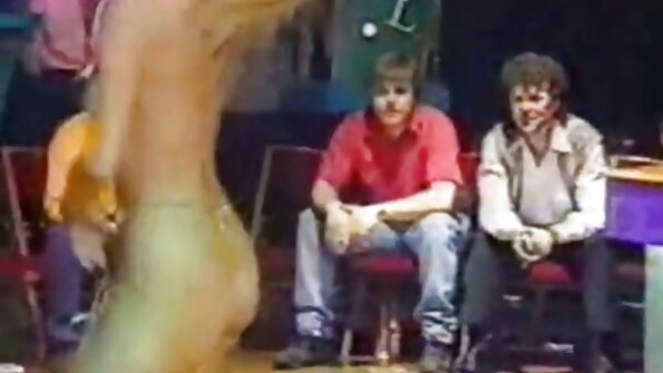 Una ragazza sta facendo un provino per casalinghe xxx il porno e fa una bella performance