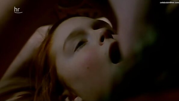 Blondie chiede pornocasalinghe al suo uomo di farlo sul pavimento ma non sul divano