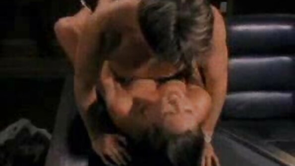 Una bruna con video amatoriali casalinghi italiani un bel culo rotondo sta facendo sesso anale diretto