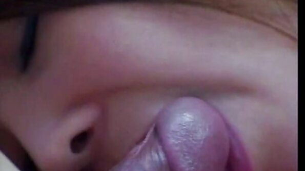 Cagna con piercing al capezzolo e all'ombelico video porno casalinghe arrapate inizia a fare sesso sul balcone
