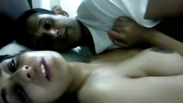 MILF bionda video porno casalinghe arrapate viene sbattuta nel manicotto e nella bocca senza spogliarsi
