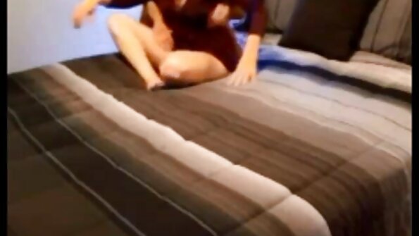Una bionda paffuta con un corpo tatuato si fa sbattere la video porno casalinghi gratis fica